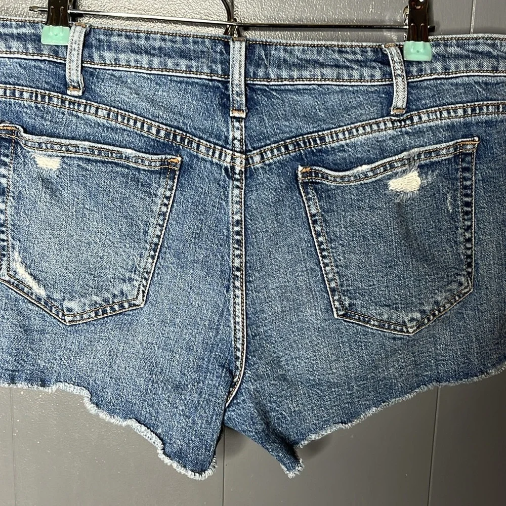Silver Jeans Hello Shorty Shorts Sz W32‎ Distressed